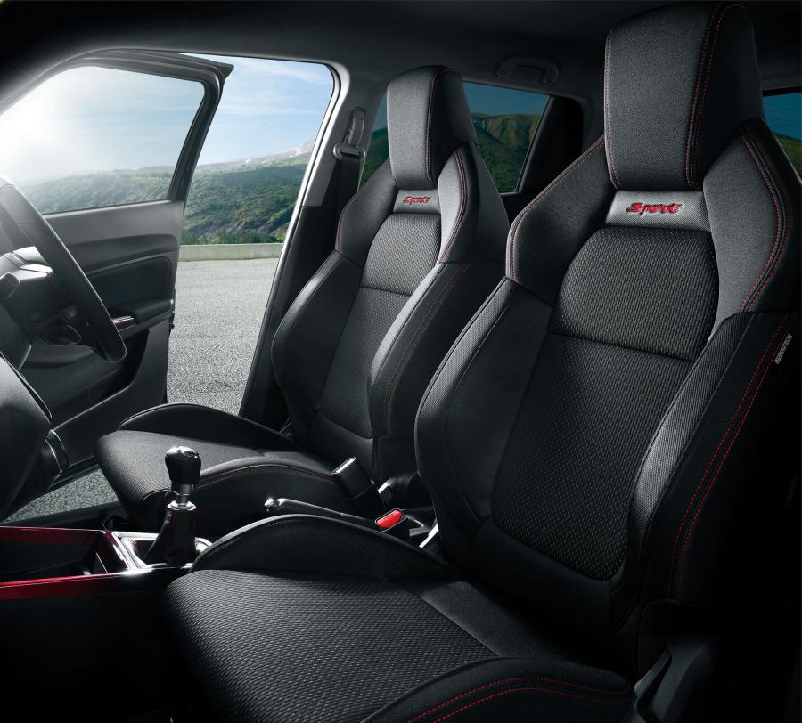 Интерьер Suzuki Swift Sport 2017 года  (JP) (фото 2 из 2)